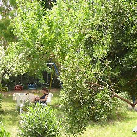 Heracles Guesthouse โรเวียส ภายนอก รูปภาพ