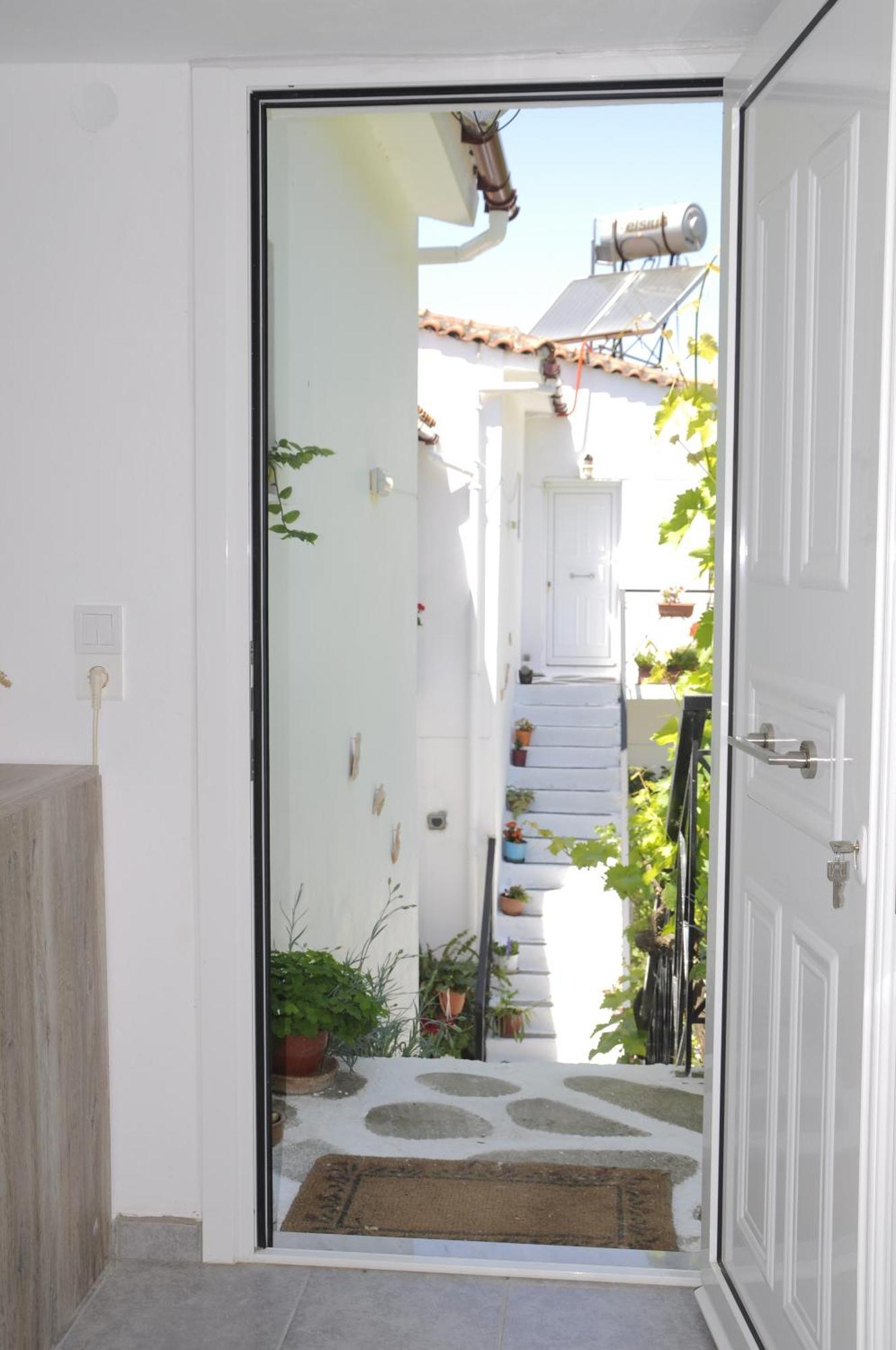 Heracles Guesthouse โรเวียส ภายนอก รูปภาพ