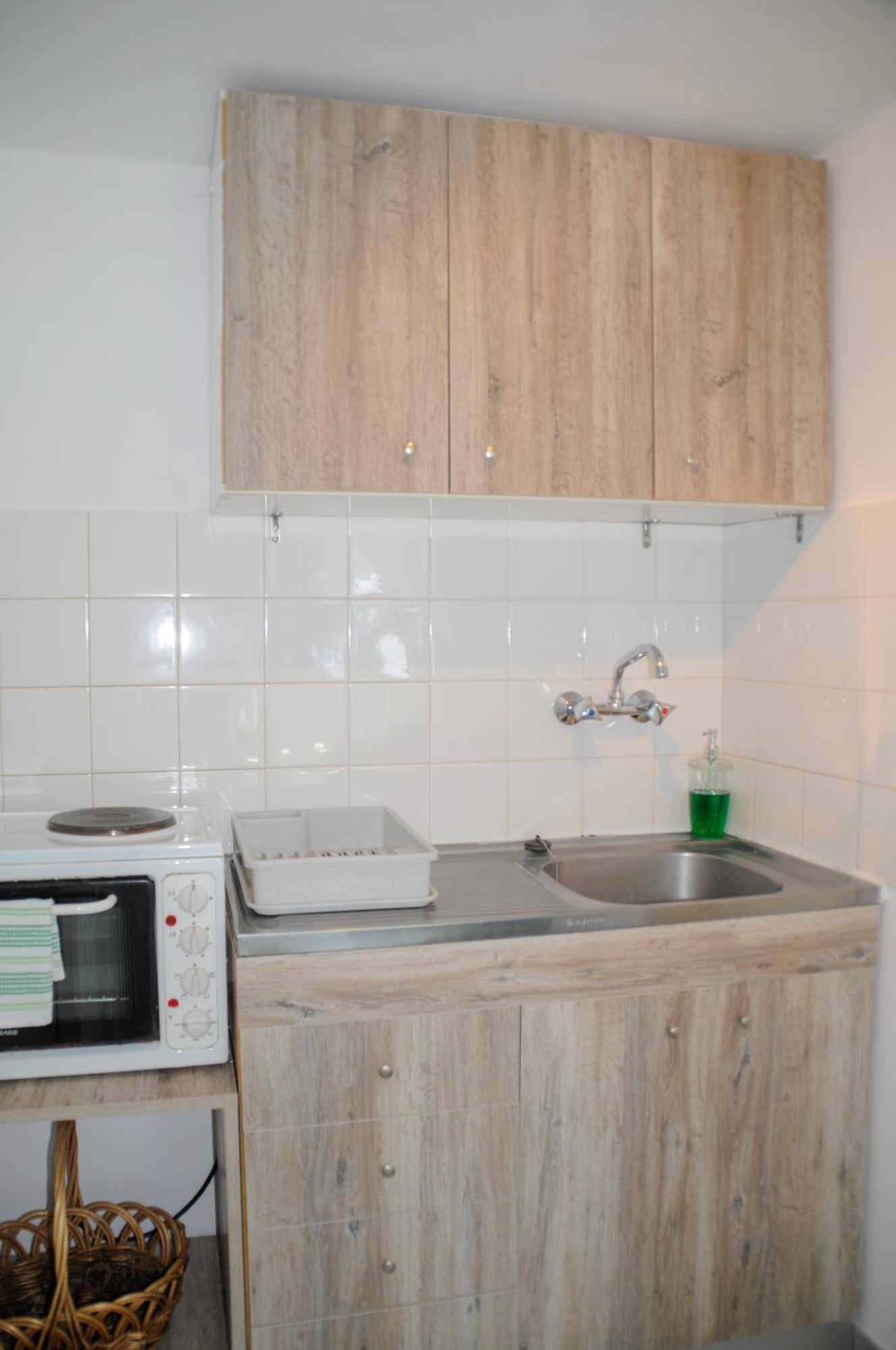 Heracles Guesthouse โรเวียส ภายนอก รูปภาพ