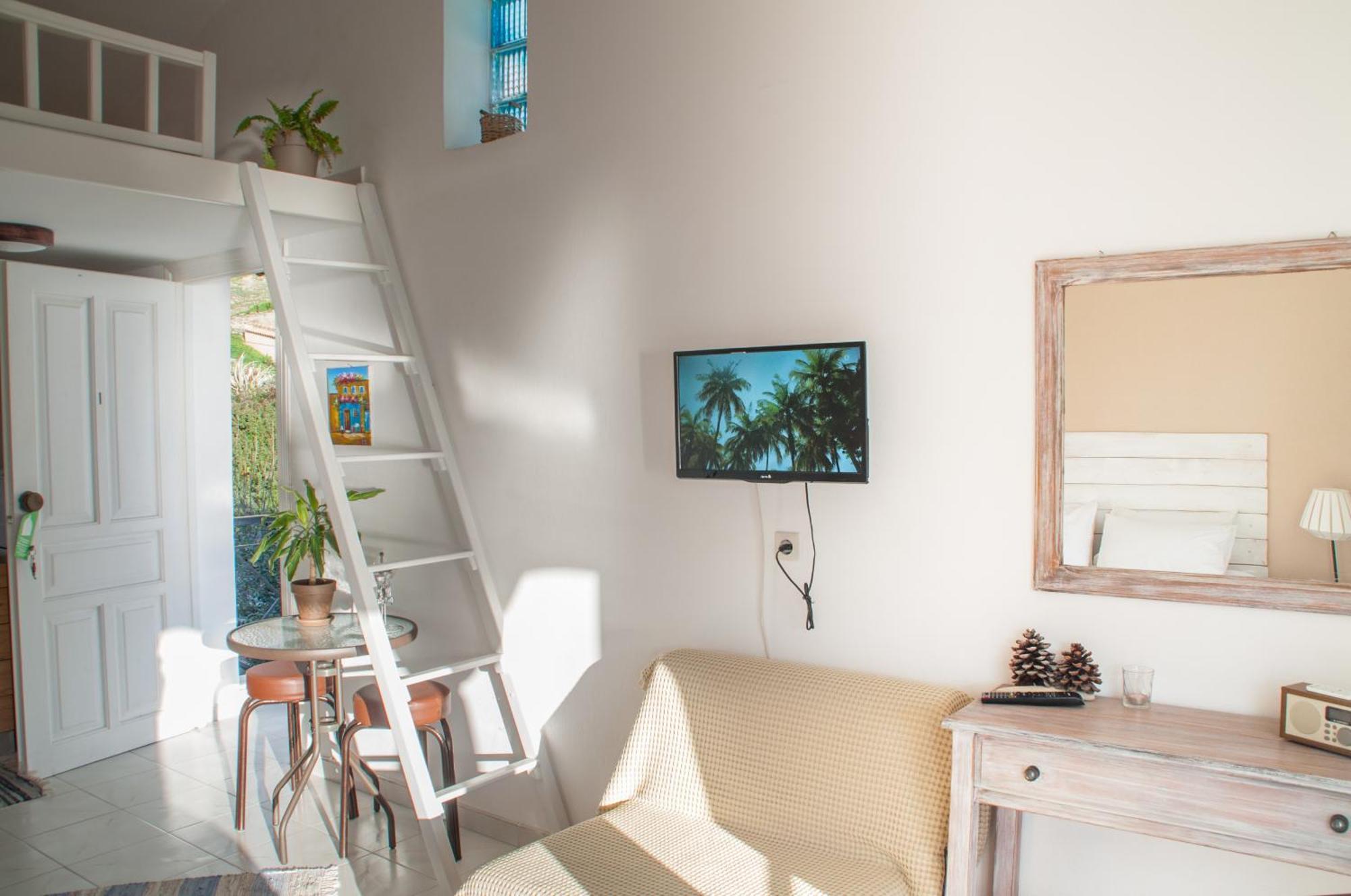 Heracles Guesthouse โรเวียส ภายนอก รูปภาพ