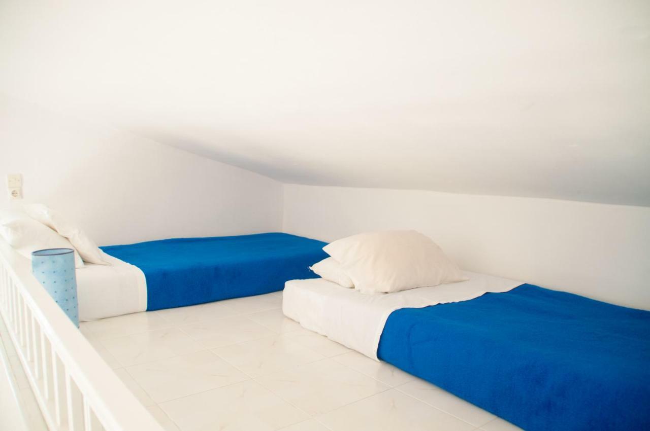 Heracles Guesthouse โรเวียส ภายนอก รูปภาพ